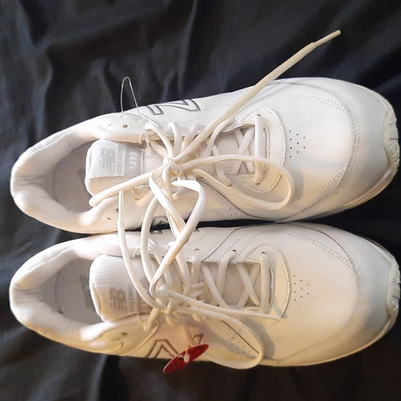 New Balance 411 walking - Picture 2 of 5